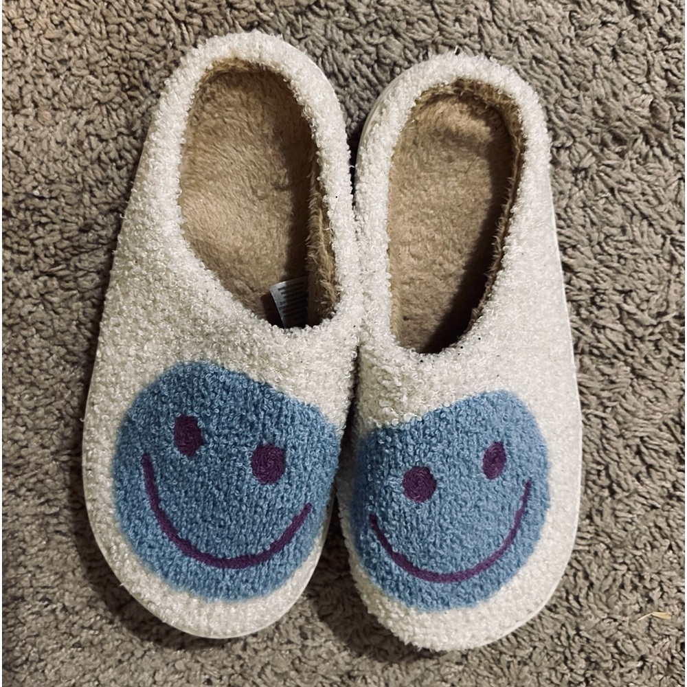 Women’s Smiley Face Slippers
